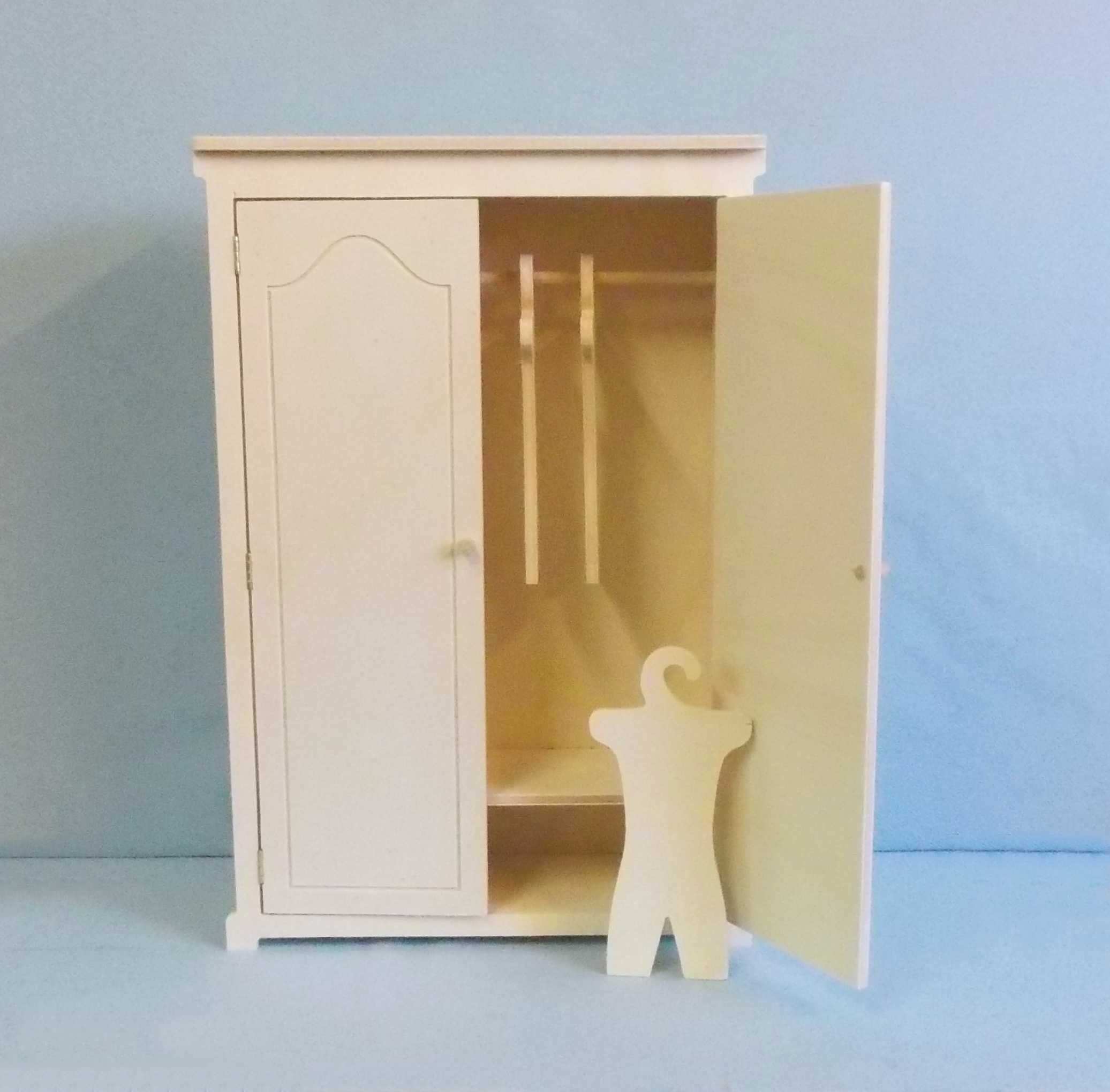 armoire pour barbie