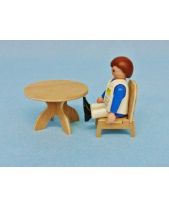 Table + 4 chaises type playmobils 1/24ème