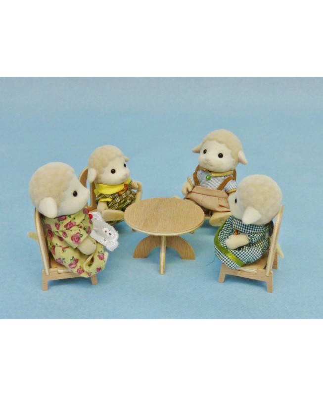 Table + 4 chaises type sylvanians 1/24ème