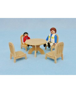 Table + 4 chaises type playmobils 1/24ème