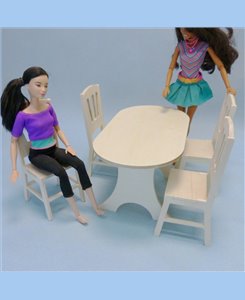 Table et chaises pour poupées barbie réalisés en bois par Minicrea (France)