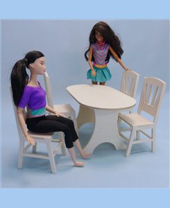 Table et chaises pour poupées barbie réalisés en bois par Minicrea (France)