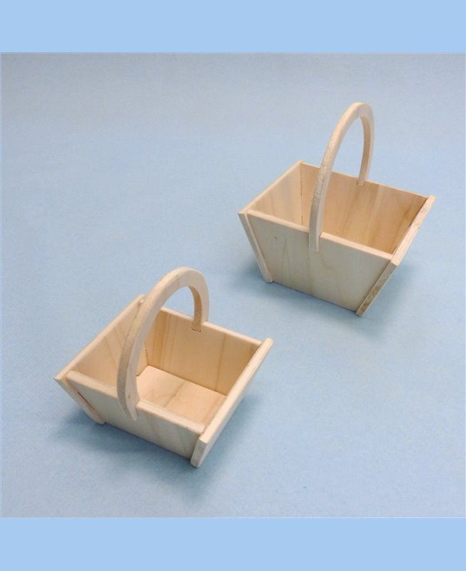 Panier miniature en bois pour poupée 