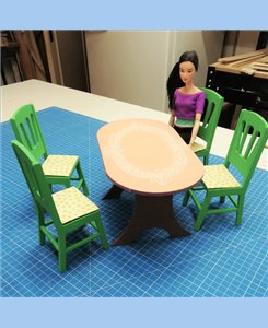 Kit Table et chaises pour poupées barbie réalisés en bois par Minicrea (France)