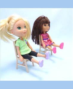 Chaise miniature 1/9ème pour poupées juqu'à 22 cm